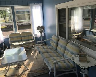 No River Access but a Nice View of it!\naccepting applications for nov-apr lease. - Wellesley Island - Living room