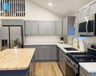 Newly Renovated Lakeside Cottage in Edinboro- 3 Min Walk to Lake - Edinboro - Cocina