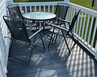 Tranquil Caravan Retreat by the Seaside PortSeton - Prestonpans - Balcón
