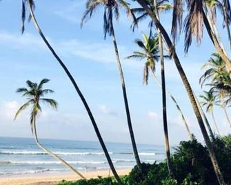 Surf Ocean Villa - Matara - Beach