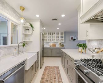 The Olive Get-Away | Pool Game Room & Bbq️ - Redding - Kitchen