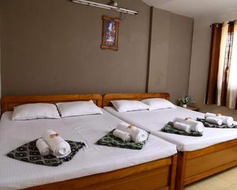 Atithi Lodge - Ganpati Pule - Bedroom