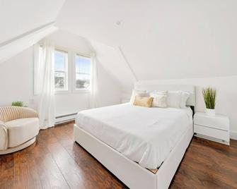 Elegant Hideaway • Free Parking - White Plains - Bedroom