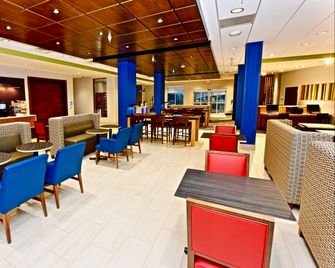 Holiday Inn Express & Suites Perryville I-55 By IHG - Perryville - Lounge