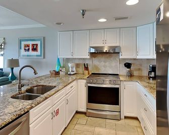 Ocean Breeze West by Luxury Gulf Rentals - Perdido Key - Cocina