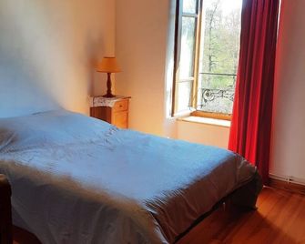 Location De Vacances Au Calme - Coltines - Habitación