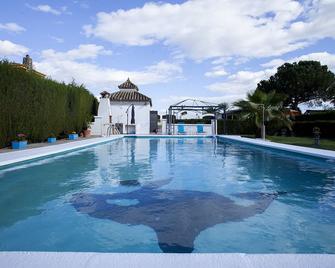Villa with all amenities - Лінарес - Басейн