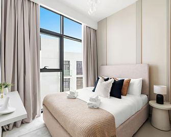 Silkhaus Stylish 2BDR in Azizi Gardens with Pool & Gym - Dubai - Bedroom