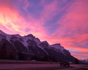 Promotion ongoing!Family Fun Private Banff Close EntireThome - Harvie Heights - Vista del exterior