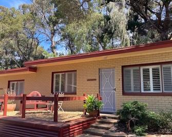 Bradshaw House Self contained cabin 7 - Halls Gap - Building