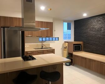 Bening Boutique Hotel - Syariah Hotel - Bekasi - Kitchen