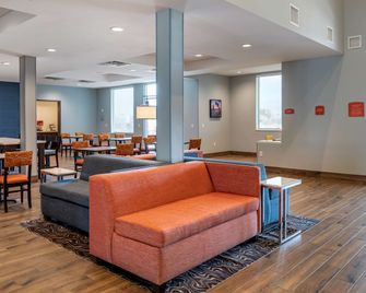 Best Western Plus Coachella Valley Inn & Suites - Cathedral City - Lobby