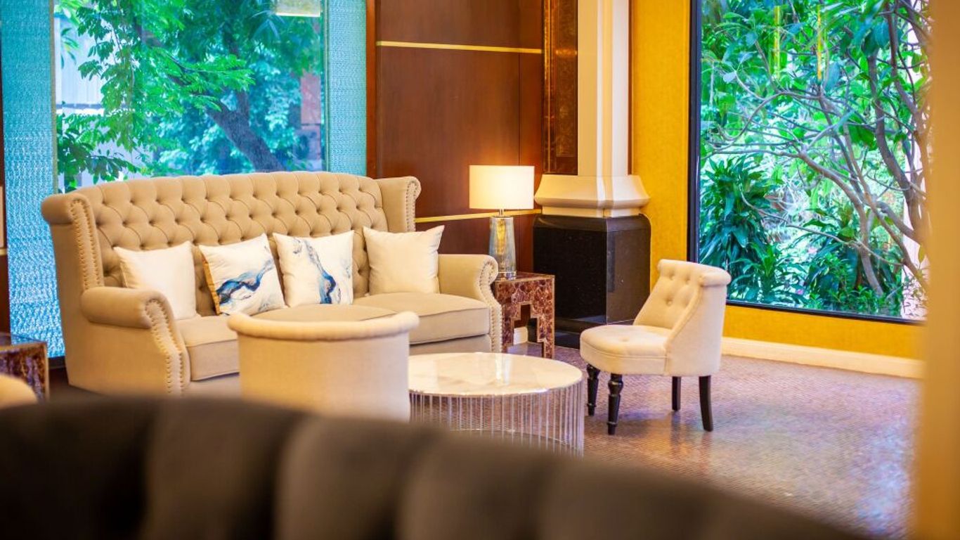 Floral Hotel · Dolphin Circle Pattaya