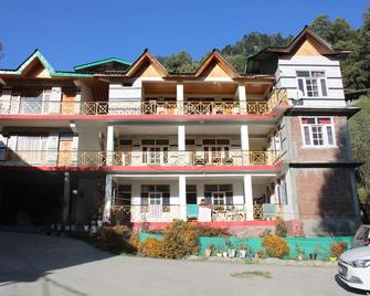 Apple Field House - Manali - Edificio