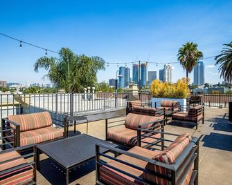 Spacious Century City 2BR w/ W/D, BBQ, walk to Mall, by Blueground - Los Angeles - Balcony