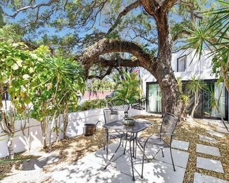 Las Olas Hammocks Unit 4 By Dream Vacation - Fort Lauderdale - Patio