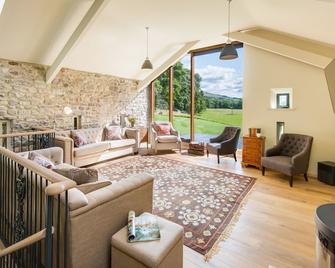 Williamston Barn & Cowshed -Sleeps 14, Stunning Barn Conversion, Luxury Finishes - Alston - Wohnzimmer