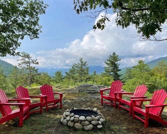 Private Spanish influenced Villa on top of cliff - Keene - Patio