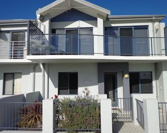 The Beach Villa Bunbury - Bunbury - Building