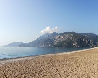 Flora Pansiyon - Cirali - Playa