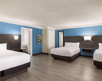 La Quinta Inn by Wyndham San Antonio I-35 N at Toepperwein - San Antonio - Bedroom