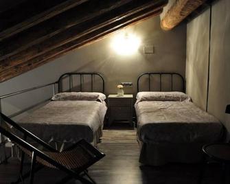 Apartamentos Basilicus - Zaragoza - Slaapkamer