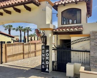 Puerto Nuevo Surf Villa Margarita 2BR with pool - Puerto Nuevo - Vista del exterior