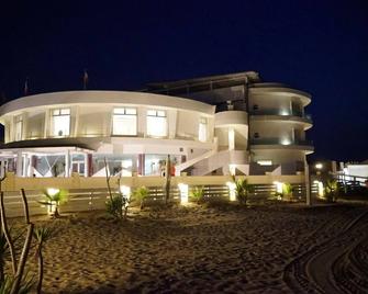 Hotel Del Sole - Margherita di Savoia - Будівля