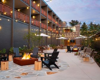 Rhode's Motor Lodge - Boone - Patio
