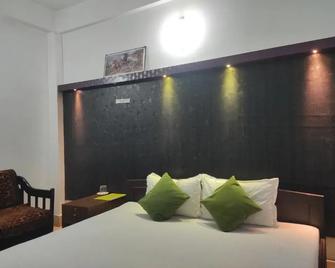 Indira Lodge - Jorhāt - Habitación
