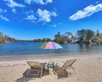Modern Cape Cod Cottage on Private Pond w/ Beach - East Wareham - Beach