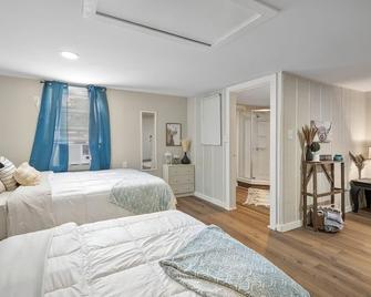 Western Studio w/private patio 5 min from Hobby Airport!! - South Houston - Bedroom