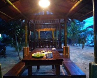 Andau Homestay - Waisai - Restaurante