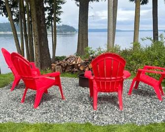 07 - Oceanside7 Cottage - Port McNeil - Patio