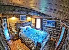 Sunny Slope Lodge - Come Experience The Wonder! - Gardiner - Bedroom
