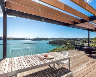 Moana Retreat - Stay Waiheke - Surfdale - Balcón