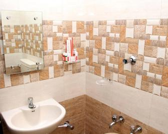 Kek Accommodation - Madrás - Baño