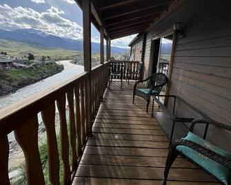 Mountain King Cabin above the Yellowstone River--Six Blocks to Yellowstone Park - Gardiner - Balcon