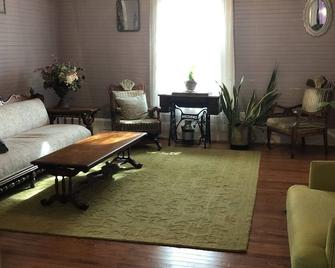 Country lives in the city - Huntersville - Living room
