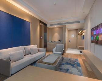 Holiday Inn Express Nanchang West Station By IHG - Nanchang - Living room