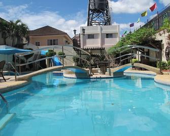 Crown Regency Suites And Residences - Mactan - Lapu-Lapu City - Piscina