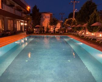 akcayzeytin otel - Akçay - Pool