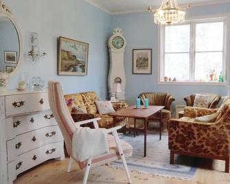 Lovely home in Storebro with kitchen - Storebro - Sala de estar