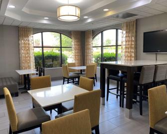 Best Western Executive Inn & Suites - קולומביה - מסעדה