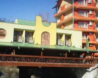 Hotel Stogu - Băile Olăneşti - Clădire