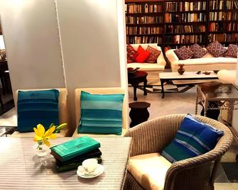 Urban Trippers Lal Bari Heritage By Arin - Kolkata - Lobby
