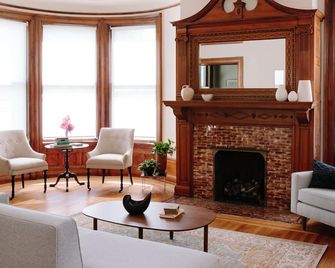 The Amelia - Hudson - Living room