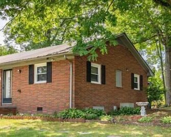 Ideal for Long Stays | Fast Wi-Fi - Thomasville - Gebouw