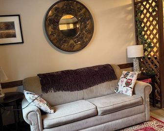 Pulaski Hideaway – Near Salmon River, Pet Friendly - Pulaski - Huiskamer