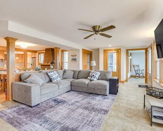 Waterfront Buckeye Lake House Deck and Views! - Hebron - Sala de estar